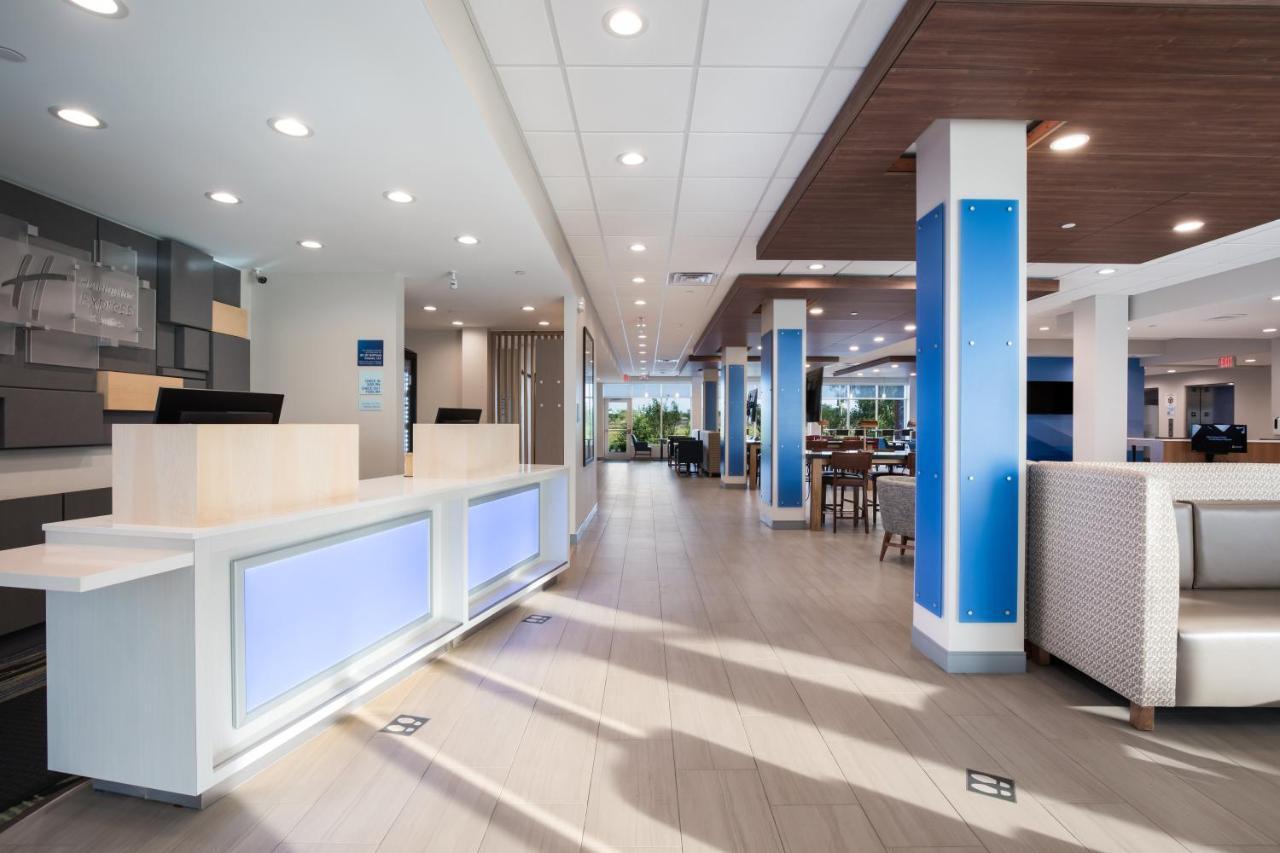 Holiday Inn Express & Suites Chicago - Hoffman Estates By Ihg Ngoại thất bức ảnh